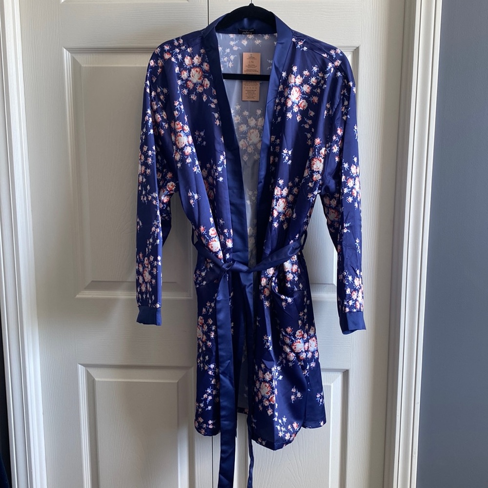 Morgan Lane floral robe